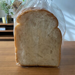 EPOCH - 気泡がいっぱい！もちもちした食感のハードパン。250円♡