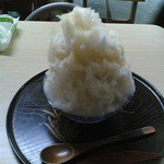 甘味や 澤田商店 - H24/8黒みつのかき氷にあずきをトッピング