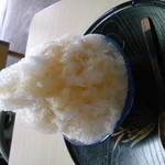 甘味や 澤田商店 - H24/8黒みつのかき氷にあずきをトッピング