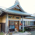 Noragama Kafe Nora - 特徴のある屋根です