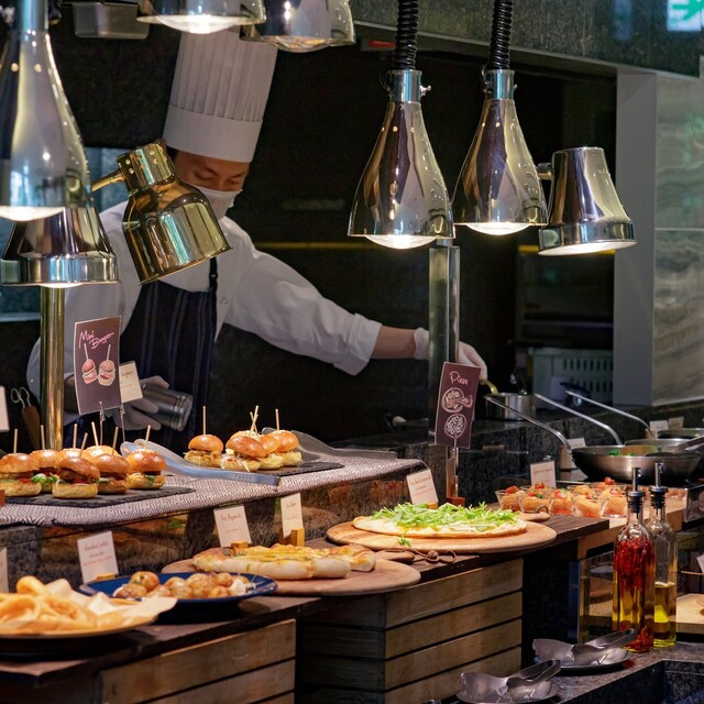 ビュッフェCafé and Restaurant 🗼 XEX ATAGO GREEN HILLS @xex_buffet 東京タワーを間近にする 愛宕