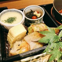 和み酒 仁 - とうもろこしすり流し
                    鱧の南蛮漬け
                    青森もずく
                    玉子焼き
                    ちくわの磯辺揚げ 納豆鋳込み