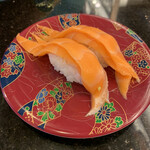 回転寿司 根室花まる 根室店 - キングサーモン（二階建て）352円