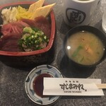 Sushi mamire - 本まぐろ丼と毛ガニの味噌汁