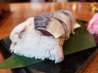 Tenzannoyu Dainingu - 柚子鯖寿司。