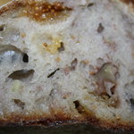 ブーランジェリー　ジン - クルミとイチジクのパン