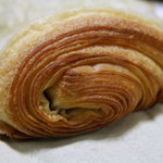 ブーランジェリー　ジン - JIN　幾重にもはがして食べられるのにはびっくり！