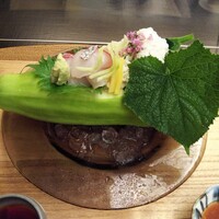 赤坂 菊乃井 - 華麗な盛り付けのお造り。鯛も美味だが、今回は鱧のほうが印象に残りました。美味しい鱧ですね(^_^)