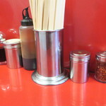 ラーメン二郎 - 卓上調味料