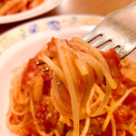 ピッコロヂヂ - トマトとにんにくのスパゲッティ―（粉チーズ入り）パスタリフト