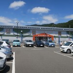 OiOi食堂 - 広い駐車場です