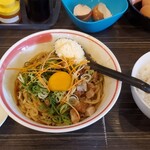 Maru Toku Ramen - カレー油そばと温野菜とサービスライス