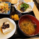 Ajisai Shiyubou Jinkoujimachi - 白身魚のみぞれ煮、冷奴、漬物、味噌汁