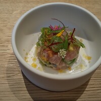 NeMo - 下田のカンパチ、カラスミの塩気。フライドオニオンが香ばしい。