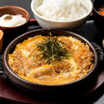 Roast cutlet simmered on a ceramic plate