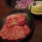 Gyuu kaku - Wタン盛 1,029円
                トッピングにネギミジン 105円