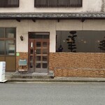 ウオーカー - 店舗外観　営業してるのか店内をじっくりと覗く
あんまり営業してるようには見えない（笑）
カンテラあればねえ