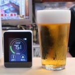 家庭料理 小川 - 二酸化炭素濃度計とスーパードライ生ビール