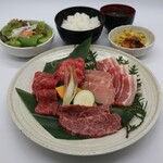 Kuroge Wagyuu Yakiniku Ushikuro - 