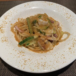 ラ・ヴェーナ・デル・レンニョ - イカとズッキーニのスパゲッティイタリア産カラスミがけ