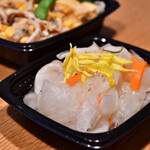 つくばね - [手前]大根・菊花ゆず漬@税込500円