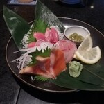 海幸 - 本日のお造り3点盛(マグロ・サーモン・そい/990円)