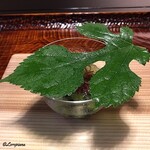 日本料理 新茶家 - 桑葉で覆われた冷やし鉢