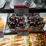 ボナール洋菓子店 - きちんと整列たぬき軍団