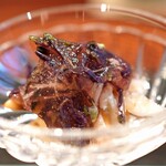 きう - トリ貝　土佐酢のジュレ　茗荷とイタリア産の紫色の野菜