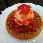 ワッフルの表面はカリッっとして香ばしい