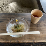 和食処　田舎家 - 酢醤油か黒蜜の選択で、酢醤油。チキンスープ