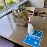 和食処　田舎家 - お煎餅、一ついただきました。