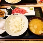 さくら水産 - マグロ中落ち定食　600円