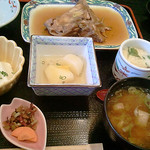 残りのおかず3品と味噌汁です。