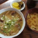 宝永山荘 - もつ煮定食