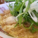 嵐山天龍らーめん - 提供時、表情アップ。