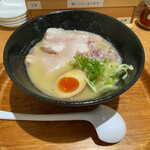 Kurosu - 鶏煮込み醤油らーめん 850円