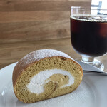 MART - ロールケーキとアイスコーヒー