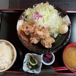 Meshi Dokoro Manten - 若鶏の手もみ唐揚げ定食（ご飯大盛り）…税込850円