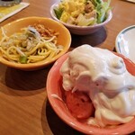 ブロンコ ビリー - いちごジェラートにクリーム掛け