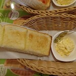 珈琲所コメダ珈琲店 - モーニングＢトーストにはマーガリン