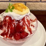 グランカフェF - 苺のクレームブリュレかき氷