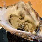 ラープと琥珀と時々煙り - 岩牡蠣スタートでモルトは、ビッグピートで香り楽しみながら旨い