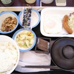 Matsuya - ソーセージエッグ定食 420円(税込)(2021年6月22日撮影)