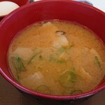 Sukiya - 味噌汁というか豚汁？なかなかです。