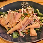 ラープと琥珀と時々煙り - 天然鮭のルイベとイクラのラープ