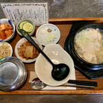 韓食堂 白飯家 - サムゲタン定食