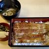 大和田 - 料理写真:うな重（竹）に肝吸いとお漬物
見るからにふっくらと。
う〜ん、タレもスッキリして良い塩梅、甘みも程よく鰻の香ばしさに合っています。
関東焼きの一度蒸された身のふっくらさはやっぱり美味しいですね。