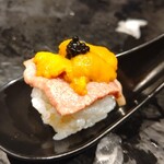 E-Go Sendai Gyuu Yakiniku Sushi Tabe Houdai Niku Juu Hachi - 仙台牛にウニとキャビアのせ