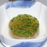 横濱元町 霧笛楼 - 春の貝類のタルタルとわさびのブランマンジェ　大和芋の粘りの冷製スープ